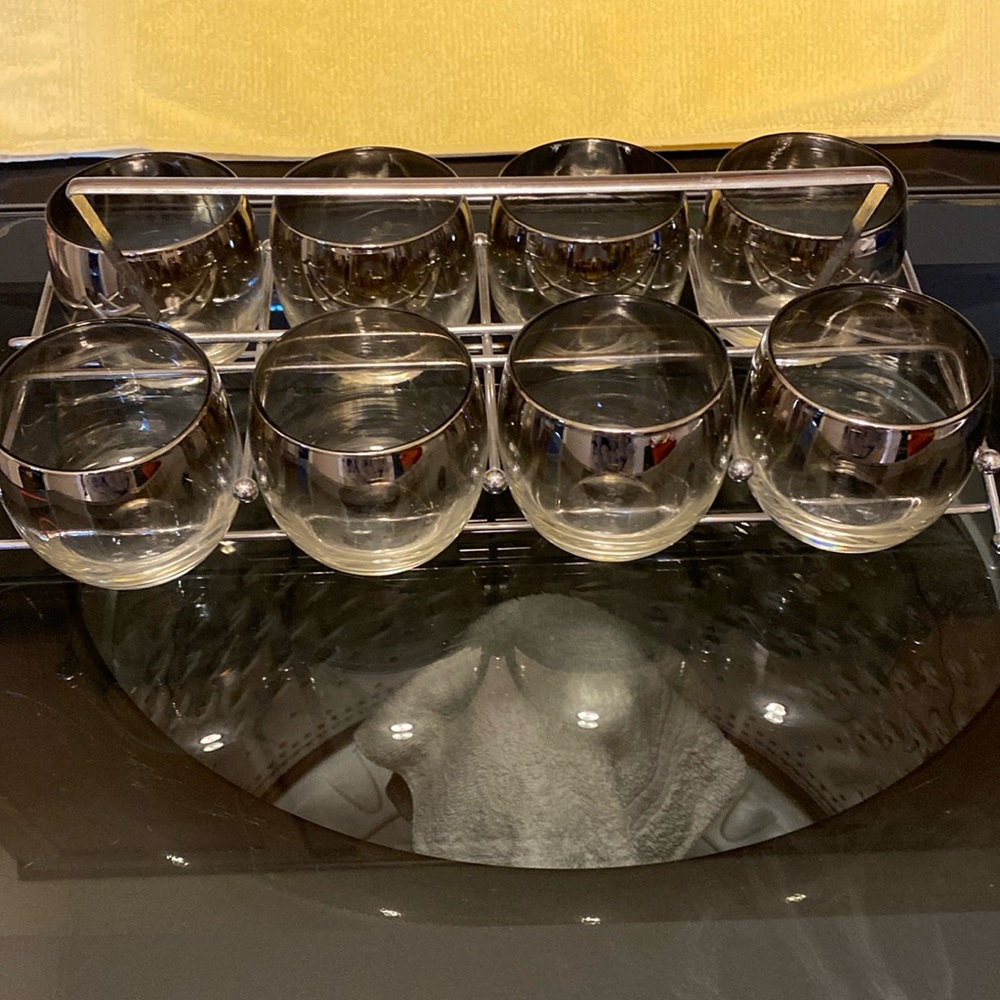MCM 50s/60s roly poly rocks glass s set of 8. Excellent condition chrome holder